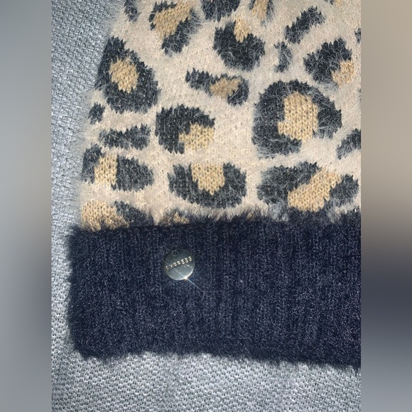 Express black and tan leopard soft fuzzy winter hat with‎ Pom Pom one size - Picture 2 of 6